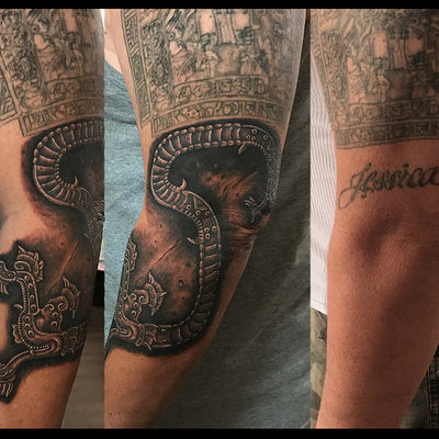 Read more about the article Blackwork banner, skull and snake Tattoo by Goethe Silva — Los Angeles, CA